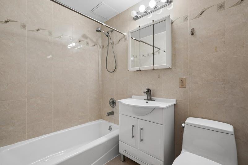 63-14 Boulevard 6-C