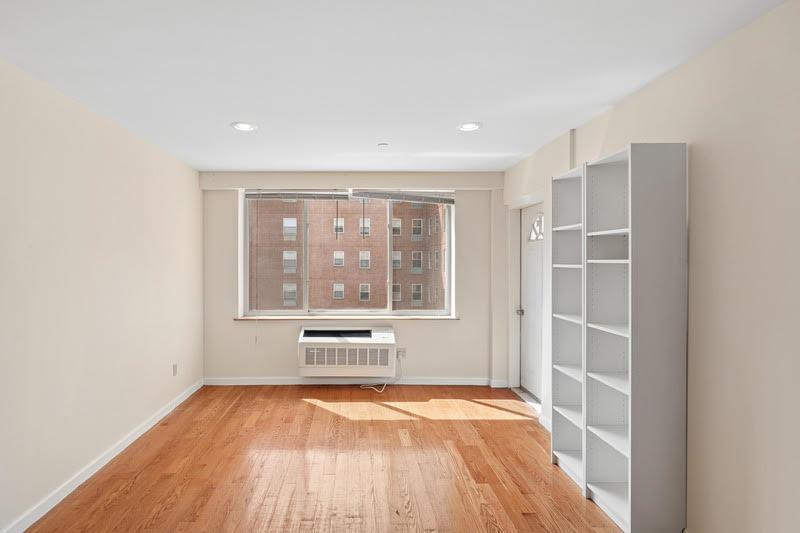 63-14 Boulevard 6-C