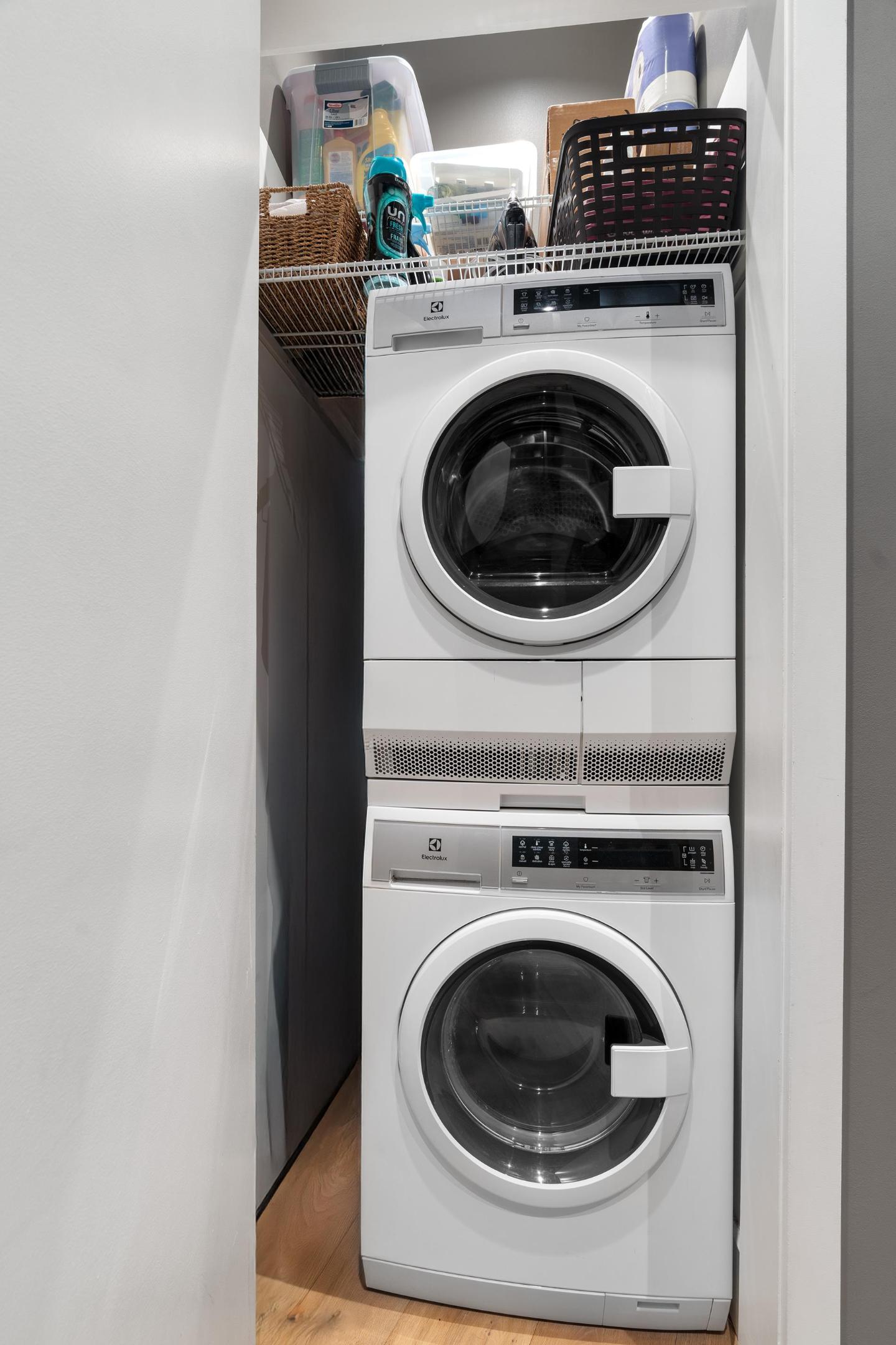 27-28 Thomson Avenue 304