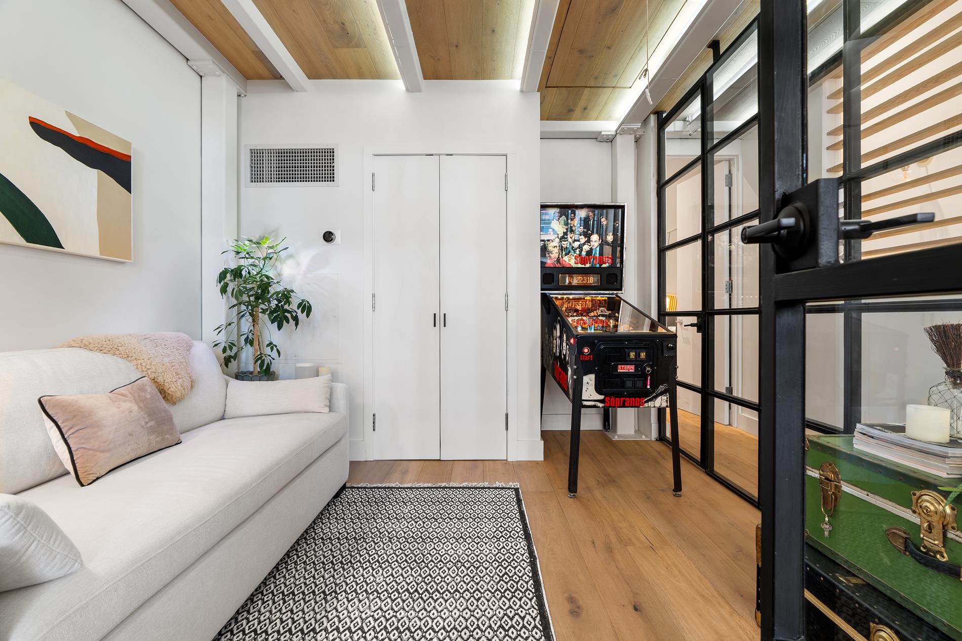 27-28 Thomson Avenue 304