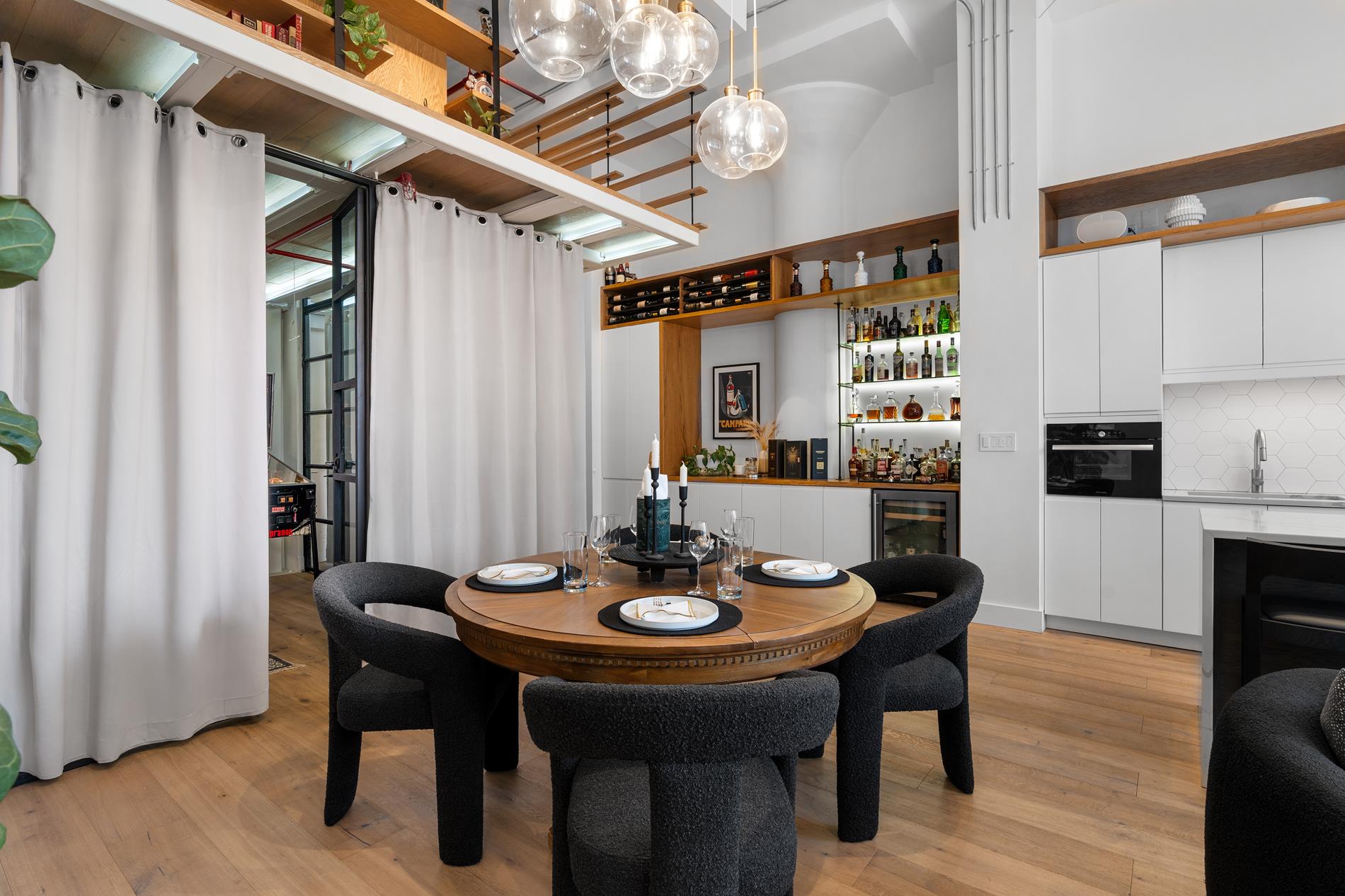 27-28 Thomson Avenue 304