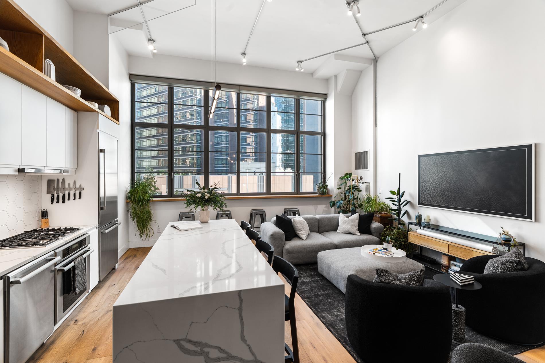 27-28 Thomson Avenue 304