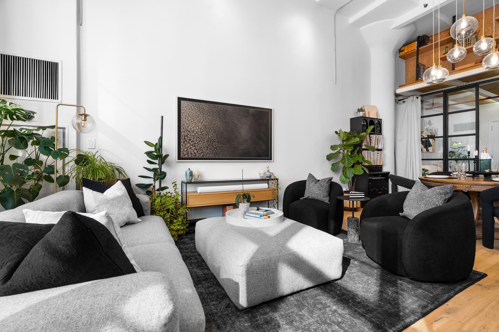 27-28 Thomson Avenue 304