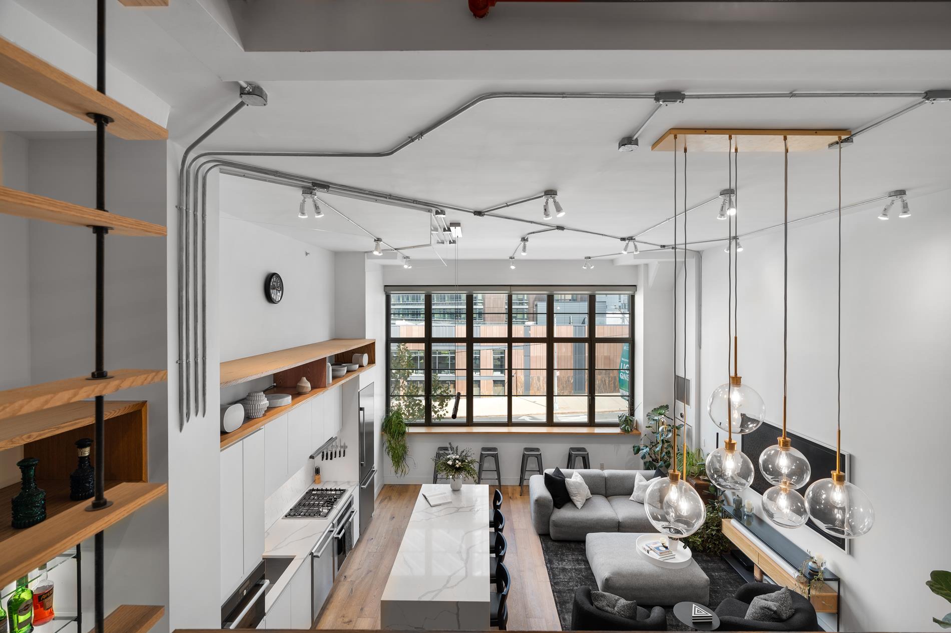 27-28 Thomson Avenue 304