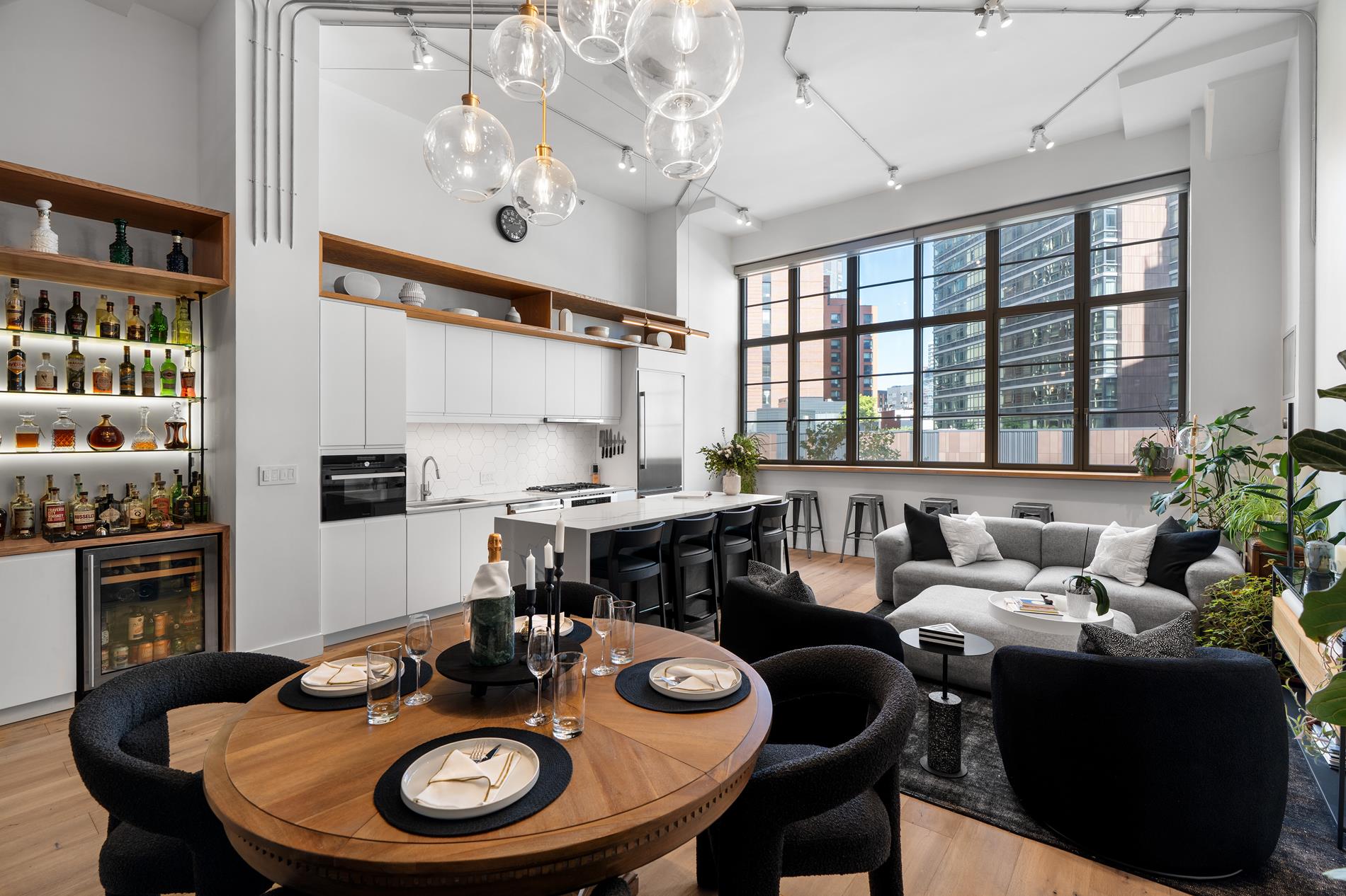 27-28 Thomson Avenue 304