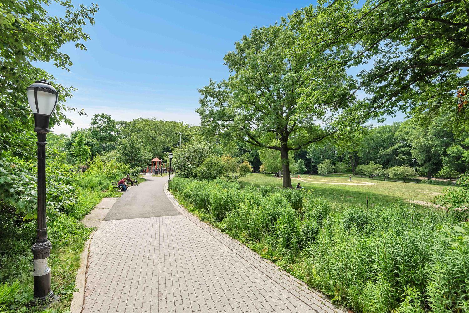 116-17 Grosvenor Lane 2-C