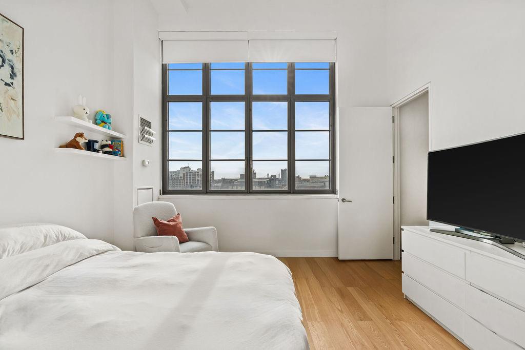 27-28 Thomson Avenue 529