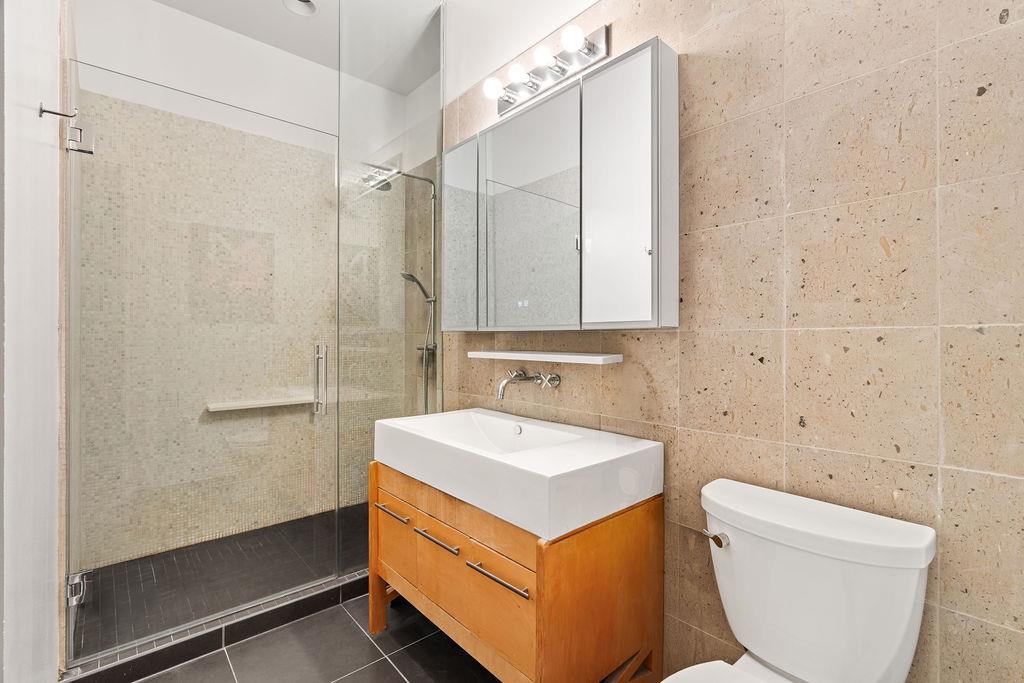 27-28 Thomson Avenue 529