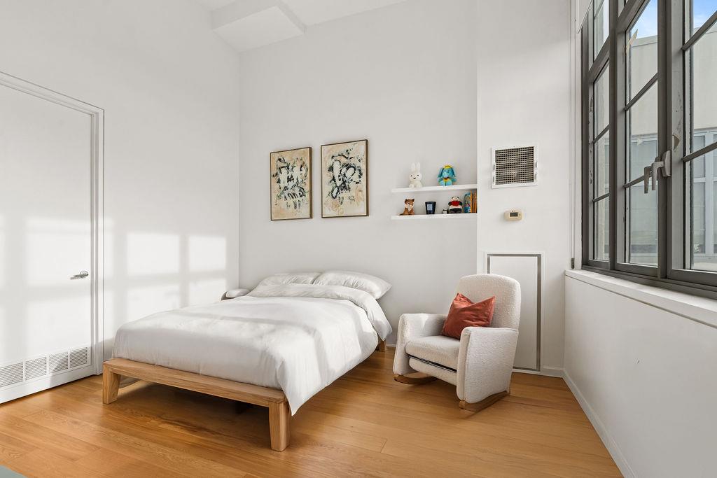 27-28 Thomson Avenue 529