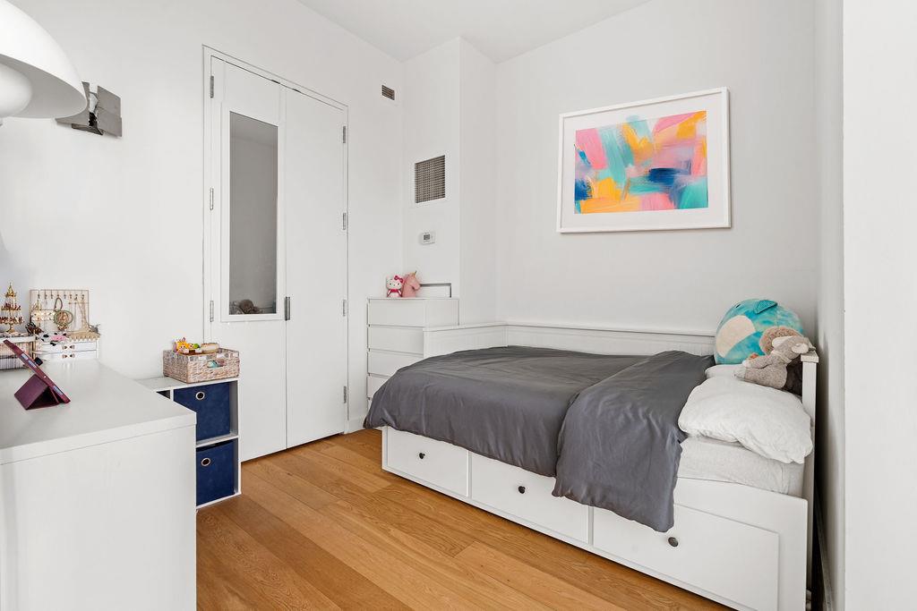 27-28 Thomson Avenue 529