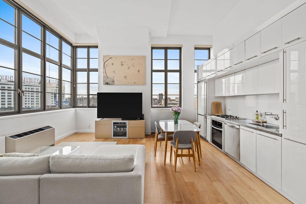 27-28 Thomson Avenue 529