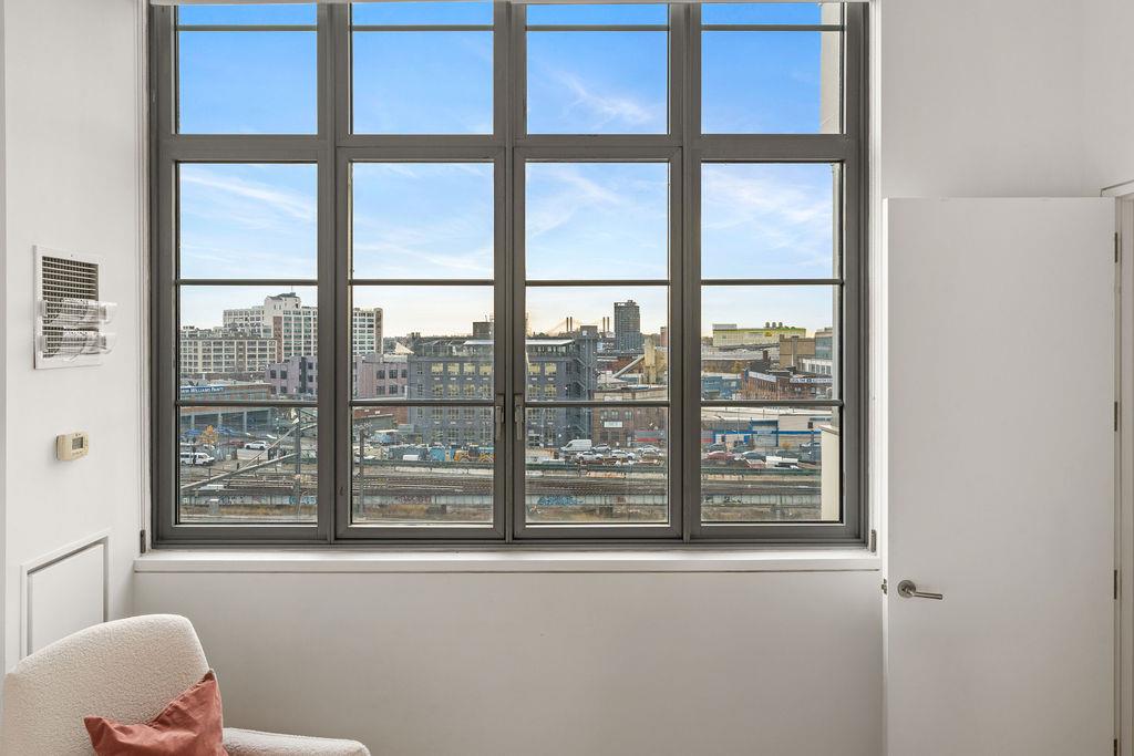 27-28 Thomson Avenue 529