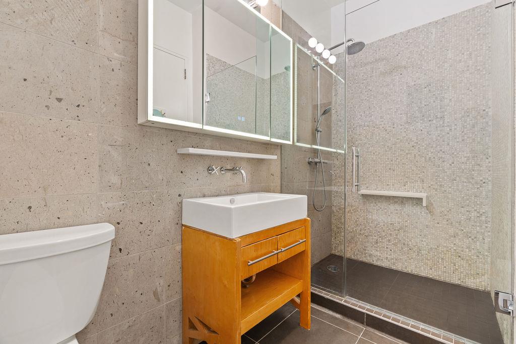 27-28 Thomson Avenue 529