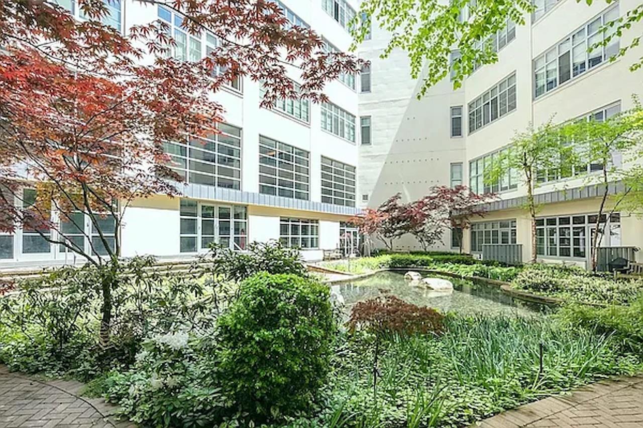 27-28 Thomson Avenue 804