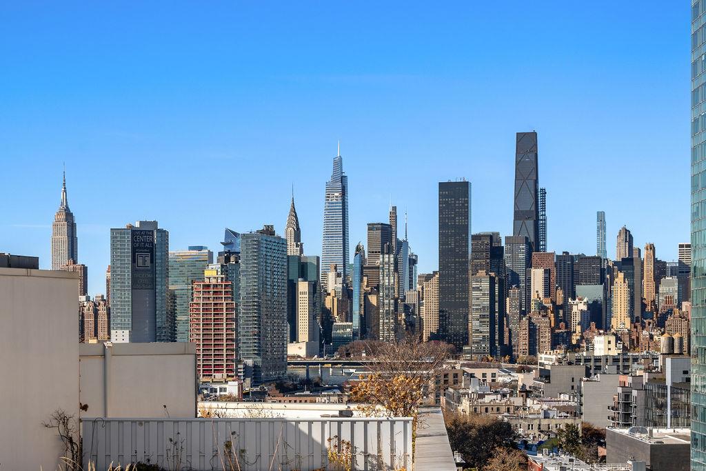 27-28 Thomson Avenue 804