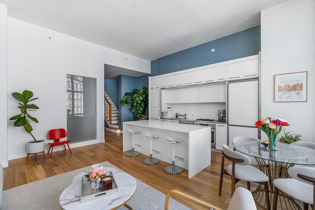 27-28 Thomson Avenue 804