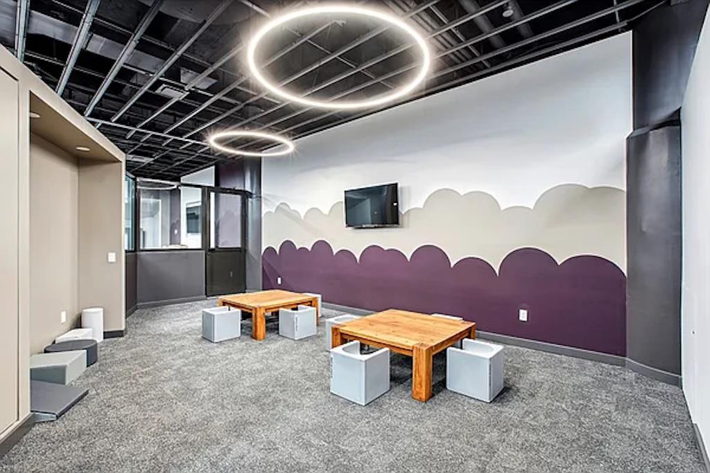 27-28 Thomson Avenue 804