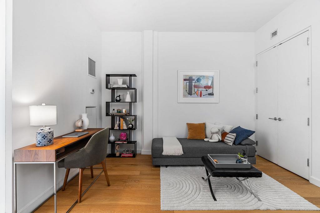 27-28 Thomson Avenue 804