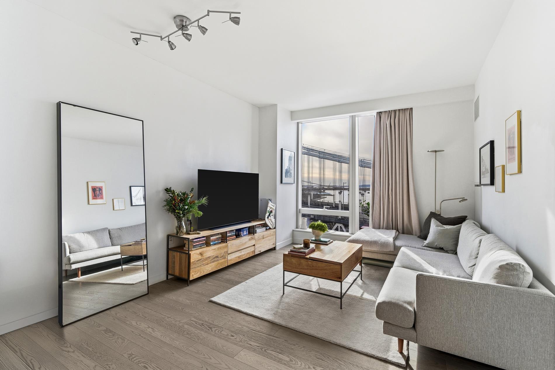 252 South Street 18B