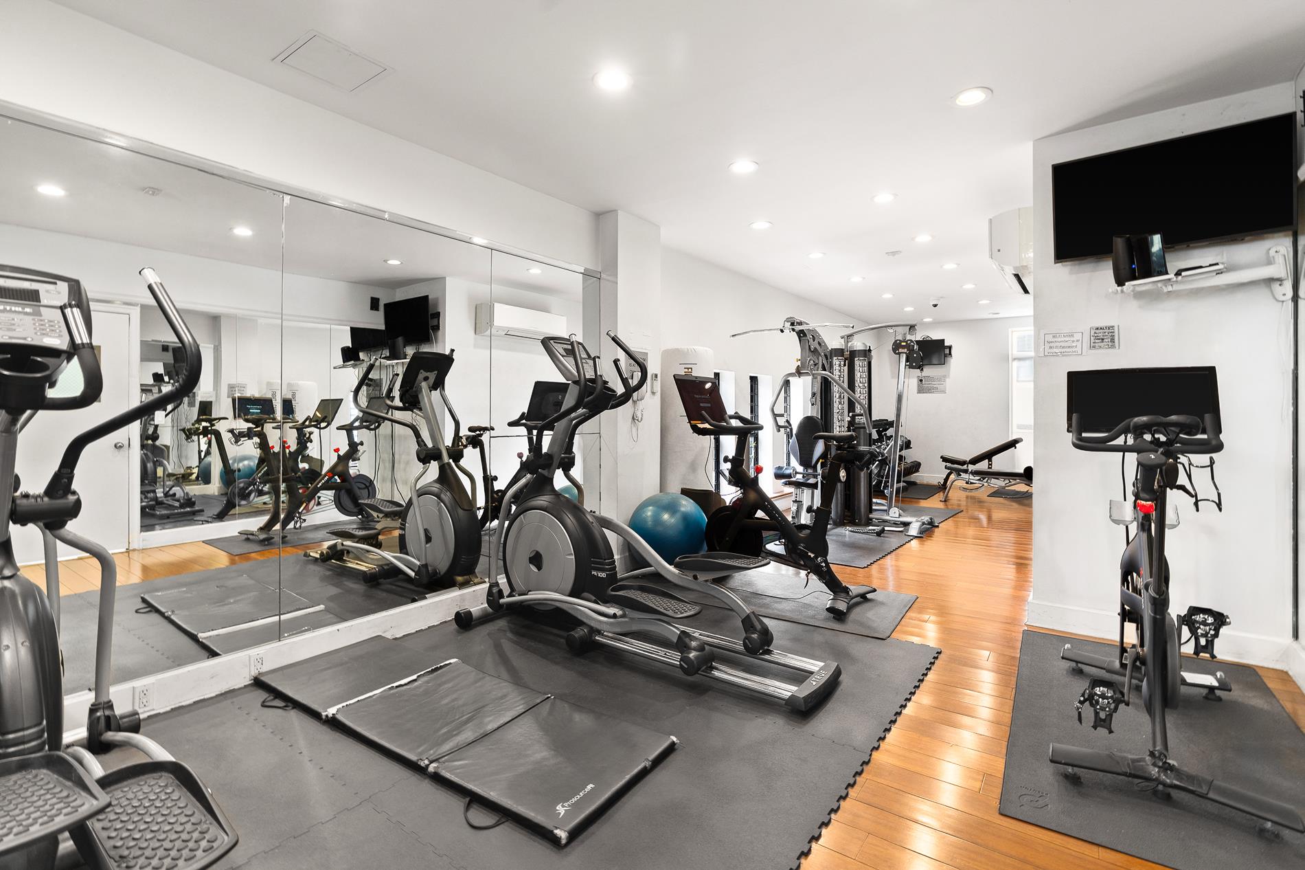 150 W 51st Street 1628