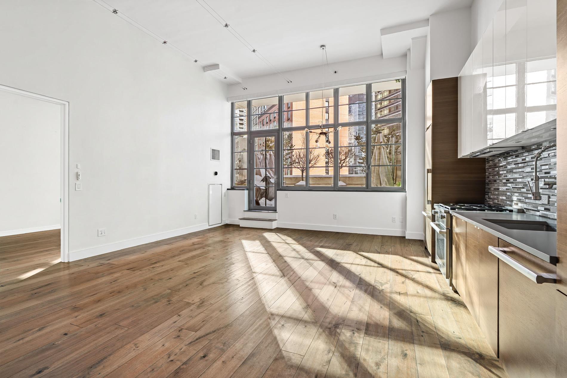 27-28 Thomson Avenue 608