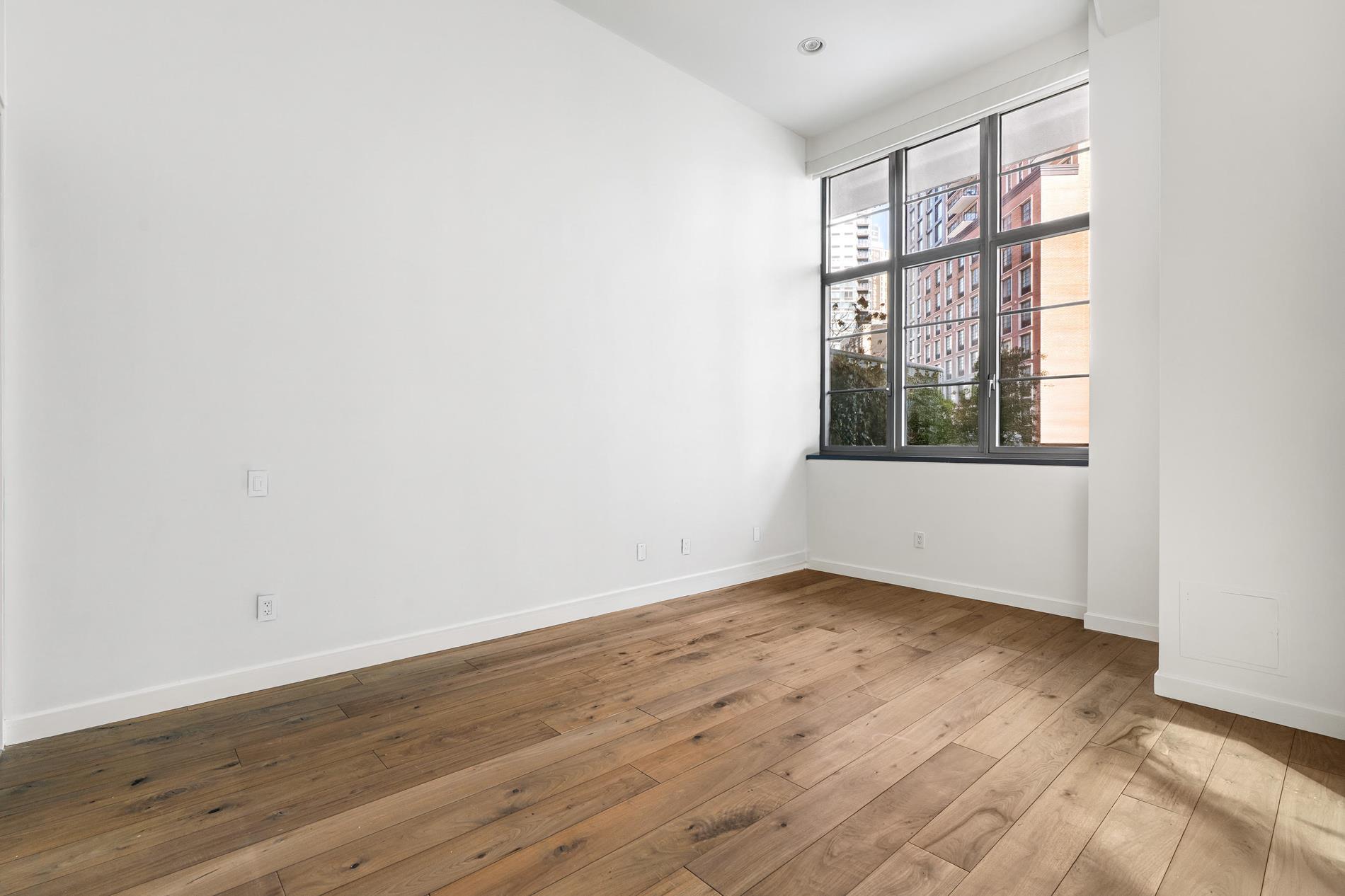 27-28 Thomson Avenue 608