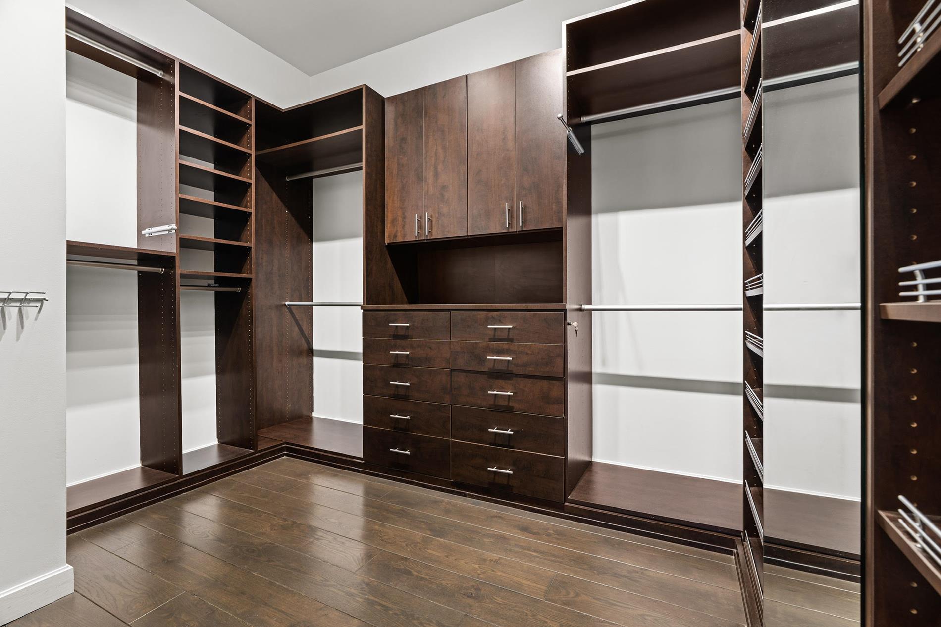 27-28 Thomson Avenue 608