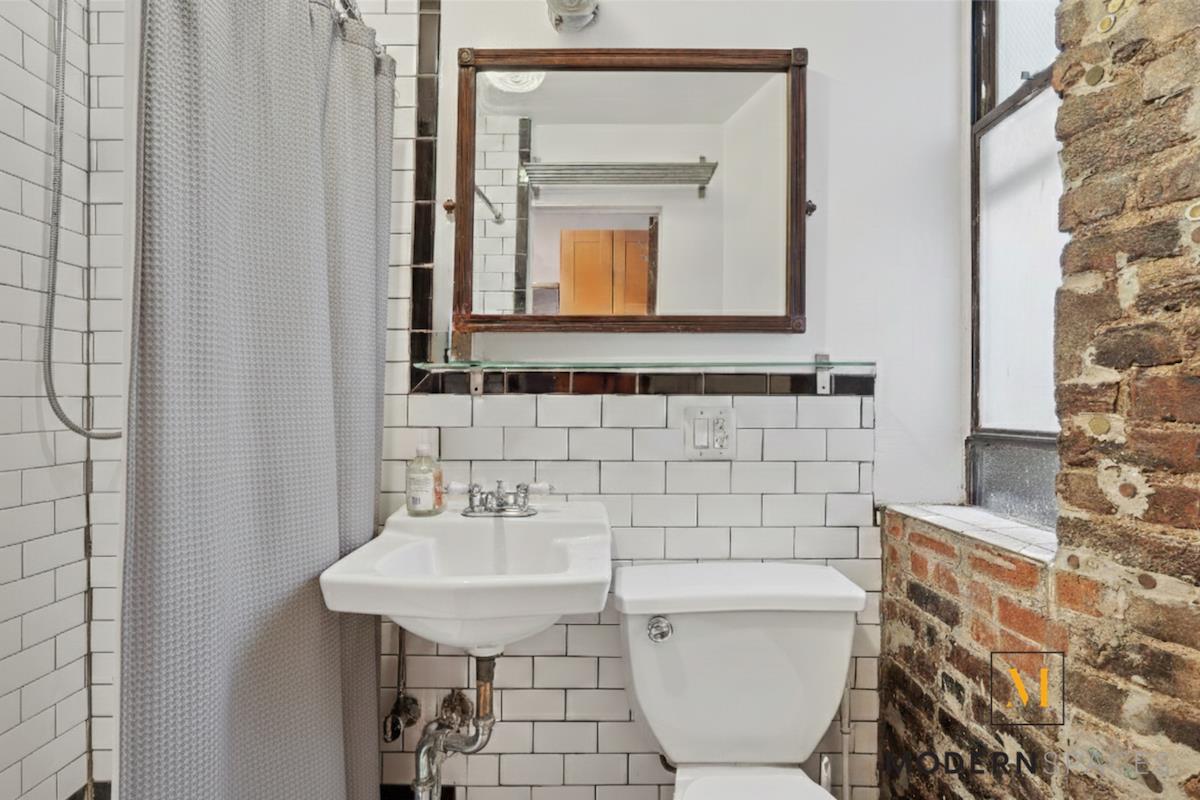 76 Richardson Street 8