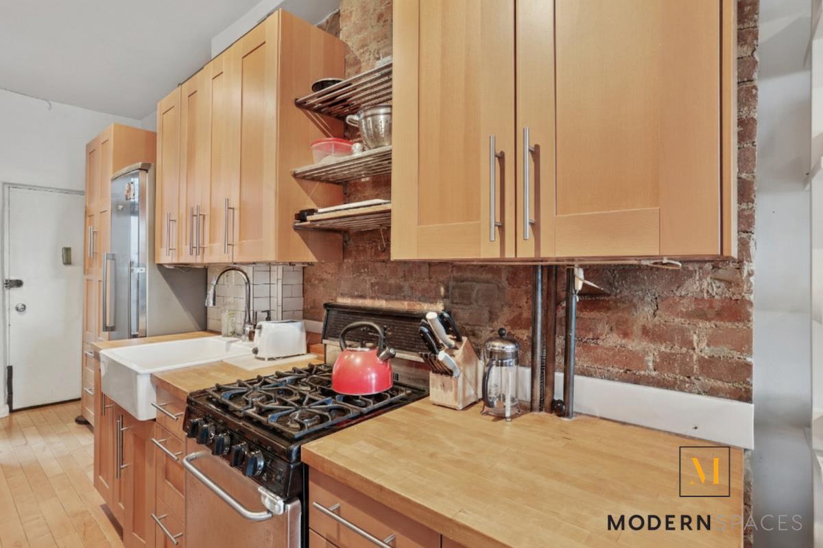 76 Richardson Street 8