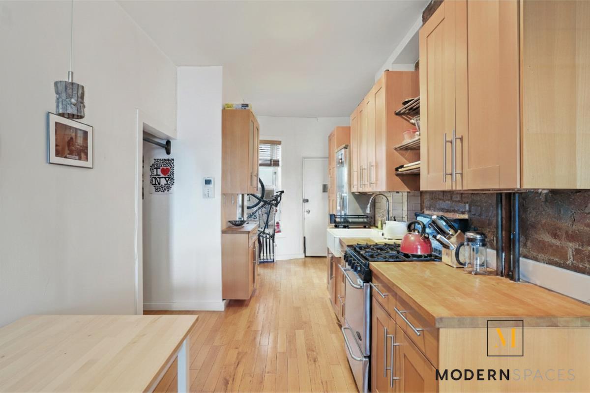 76 Richardson Street 8