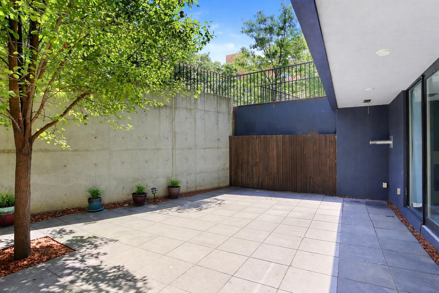 180 Woodpoint Road 1-R