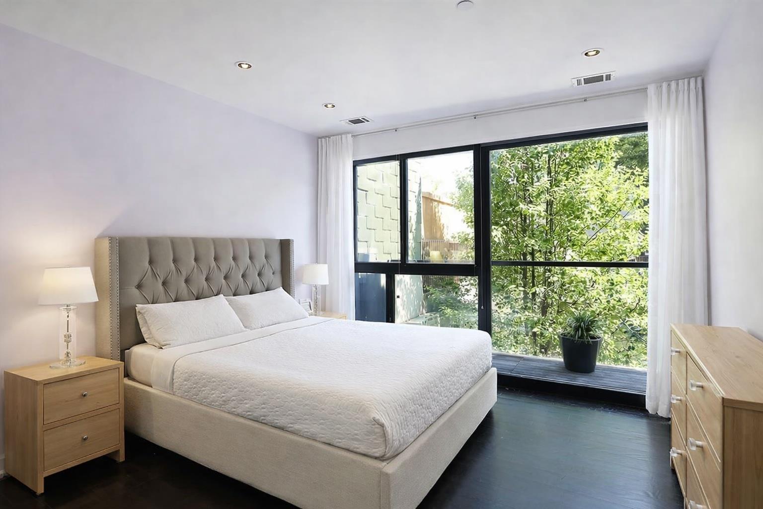 180 Woodpoint Road 1-R