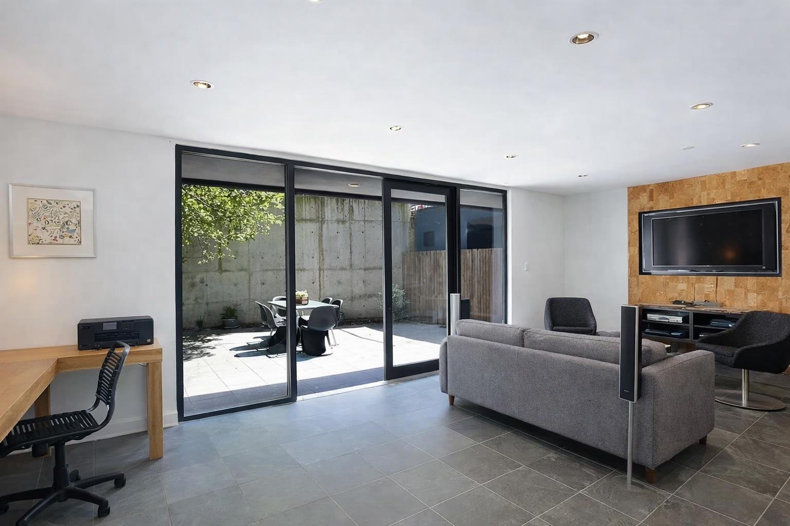 180 Woodpoint Road 1-R