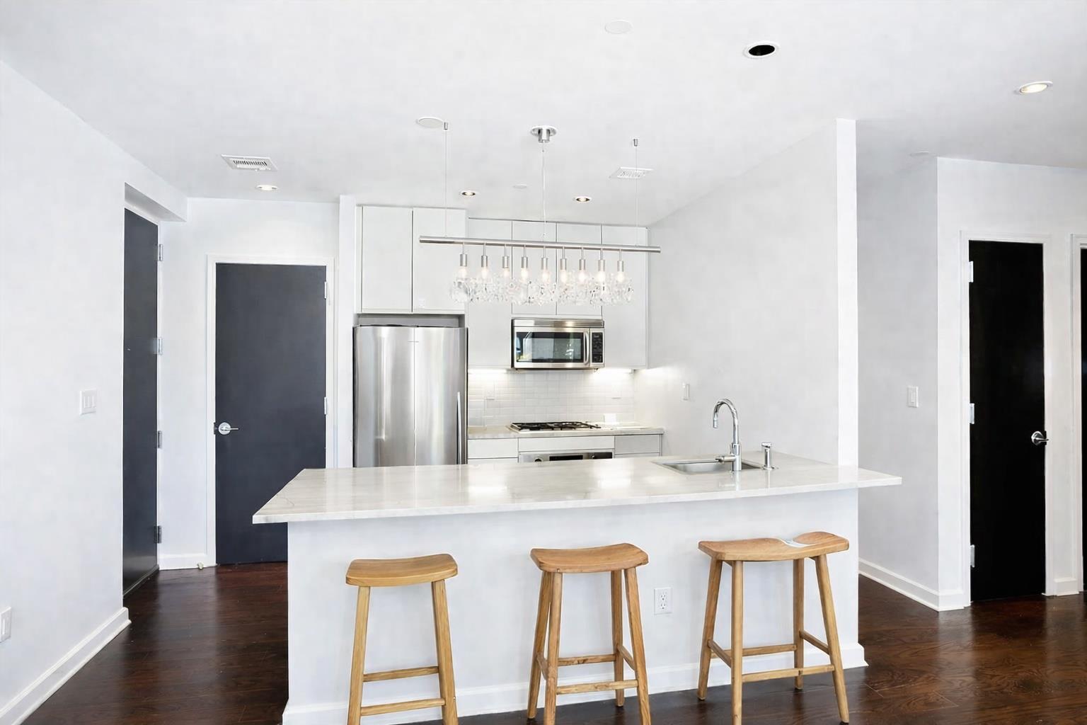 180 Woodpoint Road 1-R