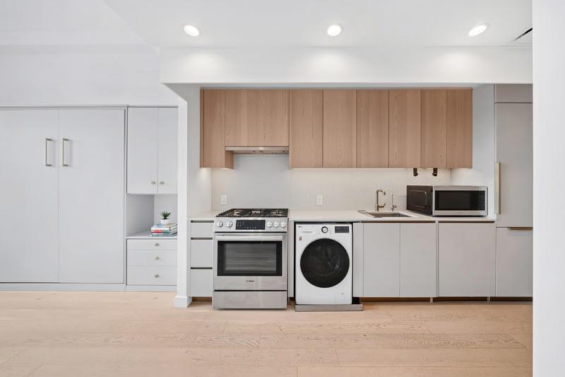 3 Court Square 523