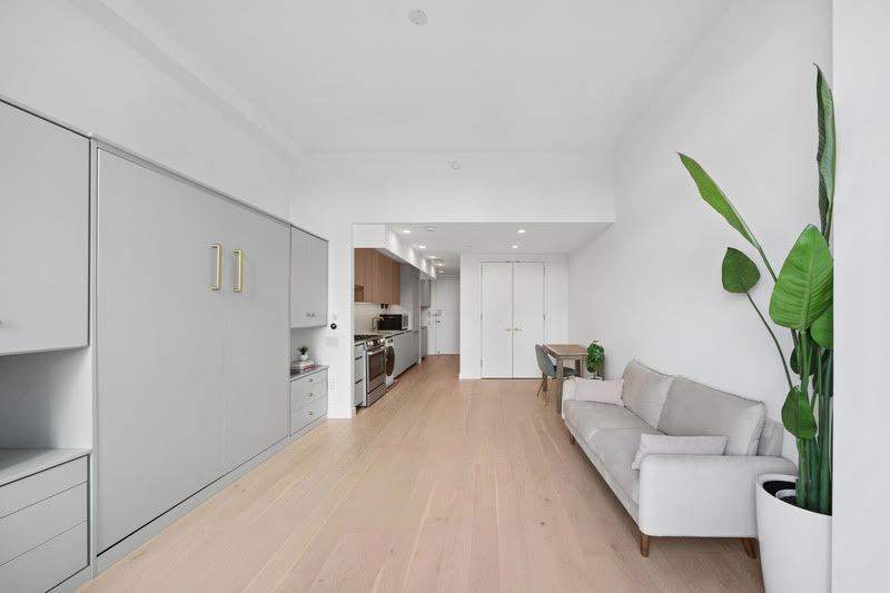 3 Court Square 523