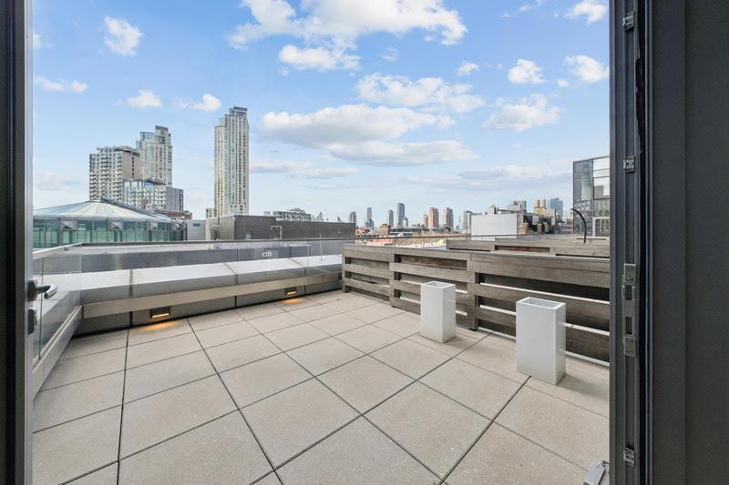 3 Court Square 523