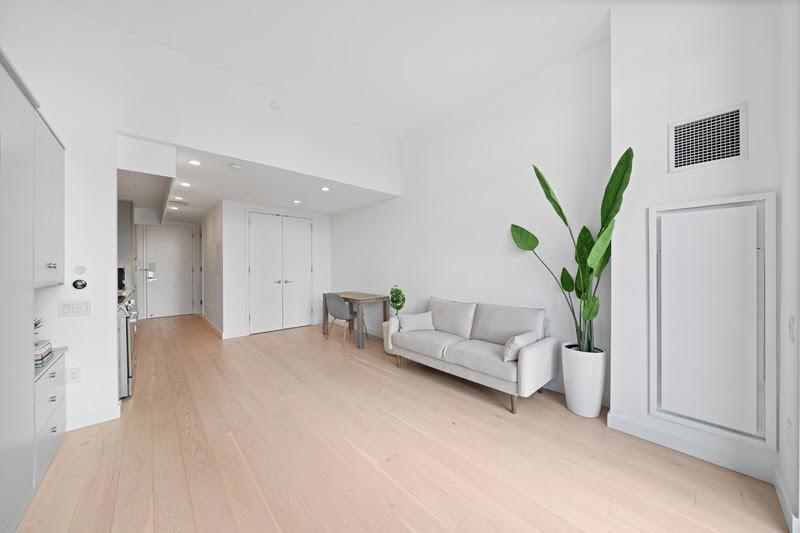 3 Court Square 523