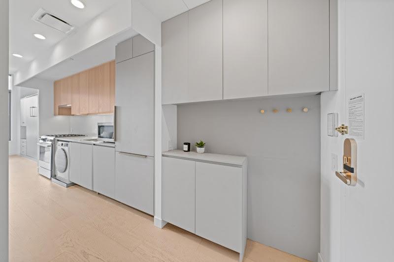 3 Court Square 523