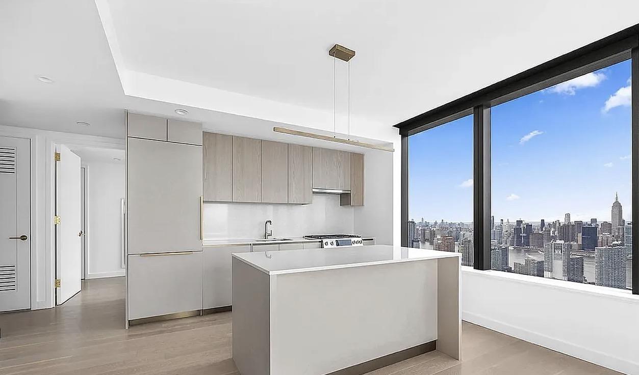 3 Court Square 4702