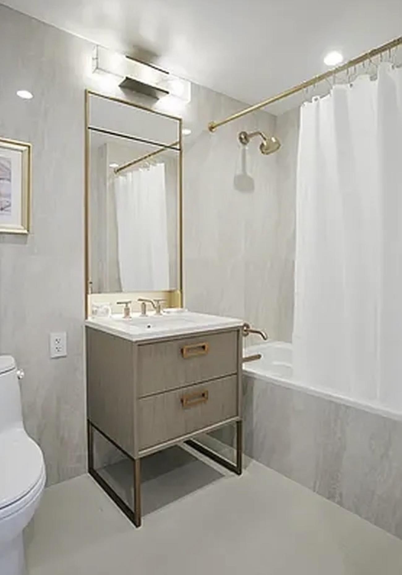 3 Court Square 4702