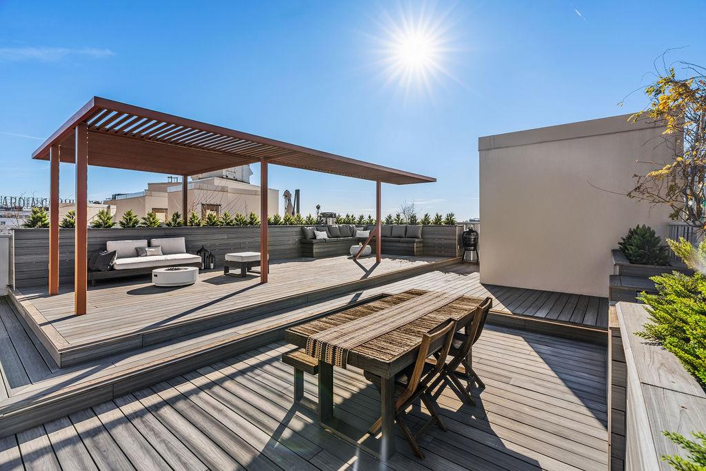 27-28 Thomson Avenue 804