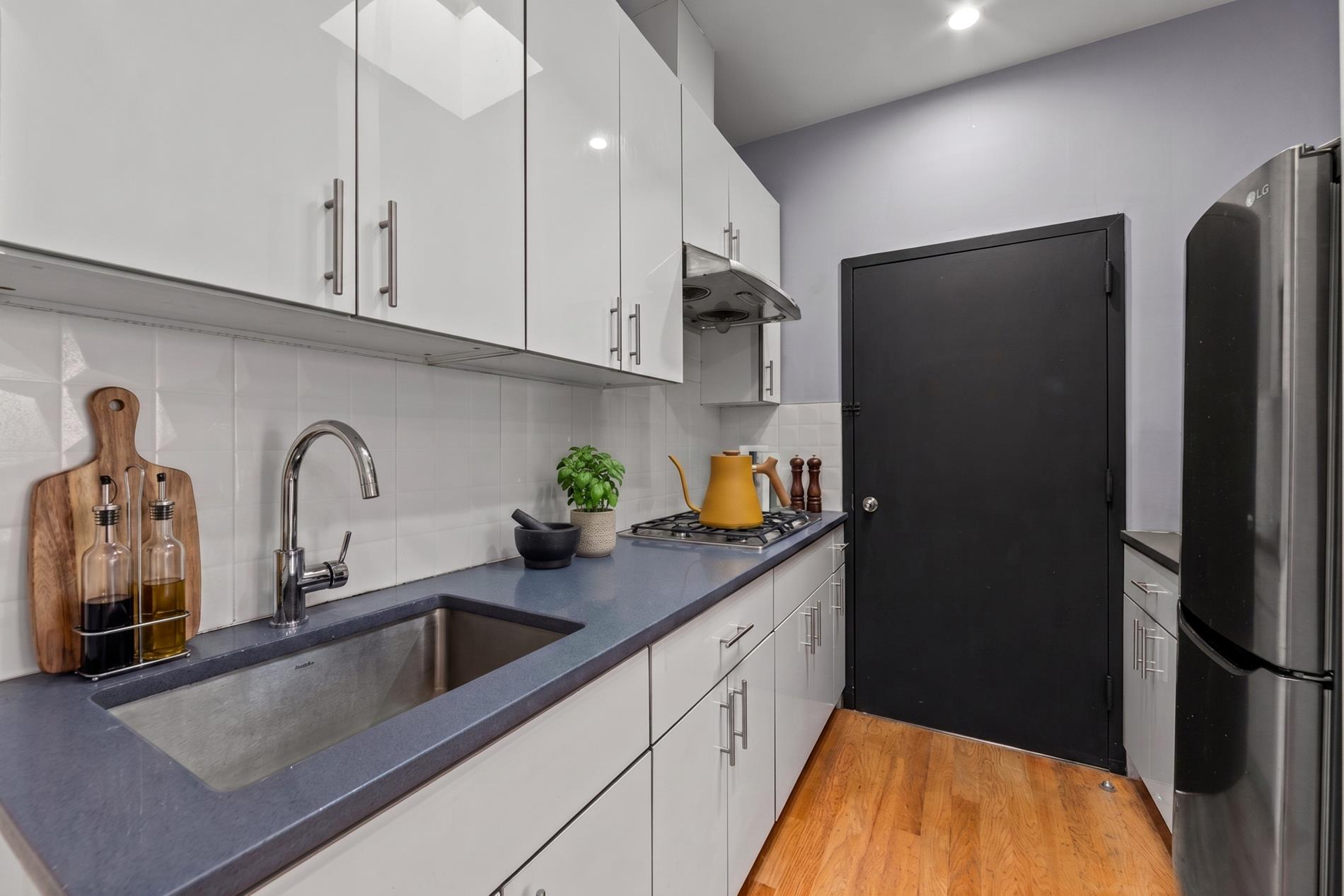 174 Ave S