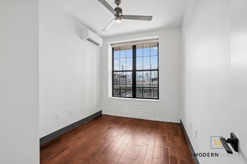 42-60 Crescent Street 7E
