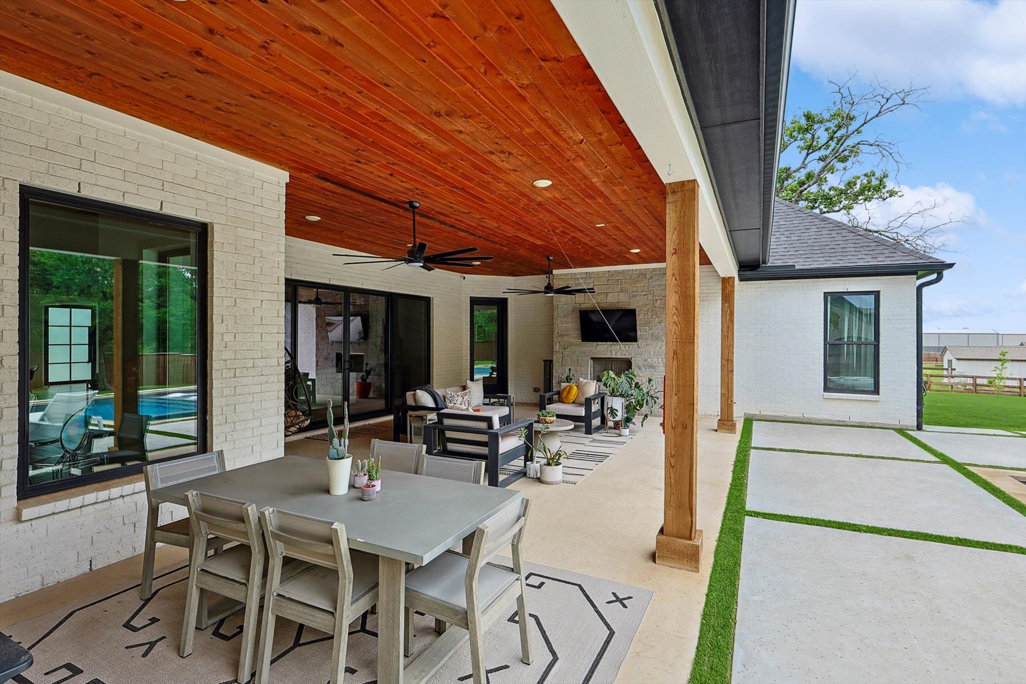 6910 Chestnut Ridge Drive