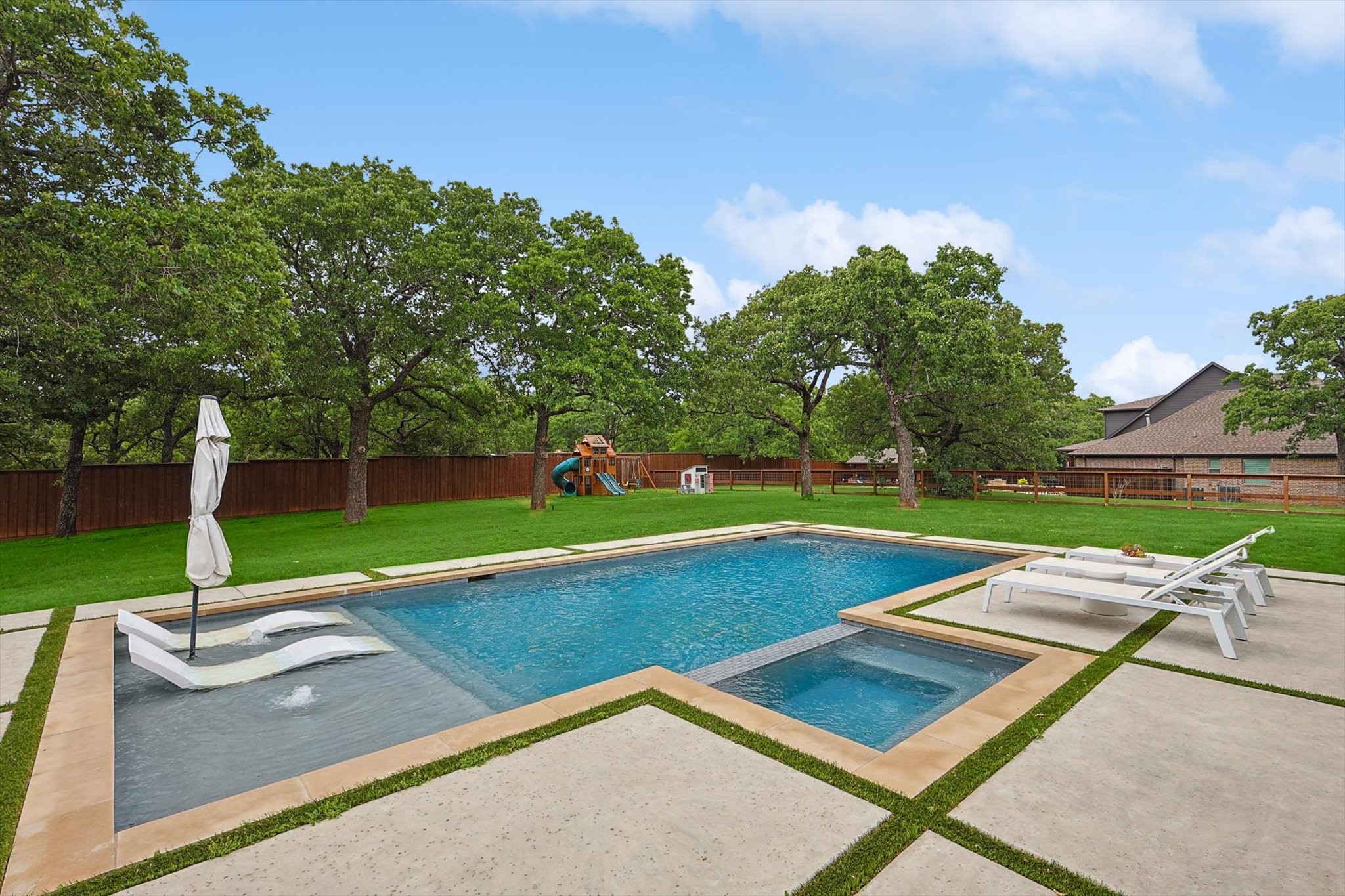 6910 Chestnut Ridge Drive