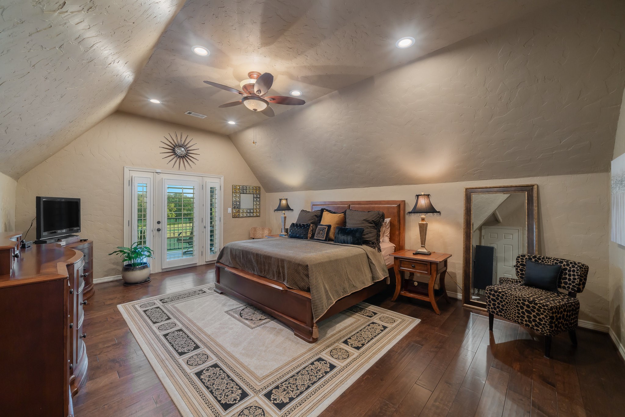 525 Skyline Drive