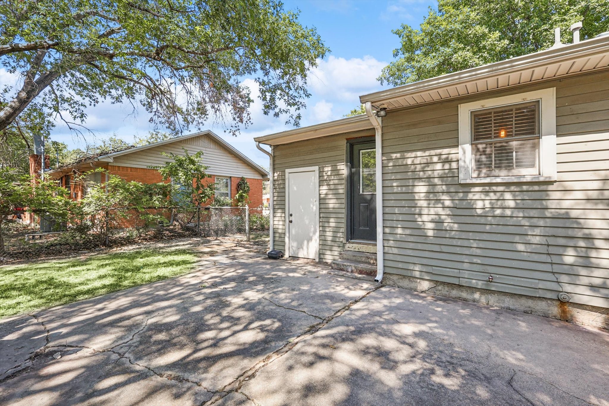 1209 Broadway Street