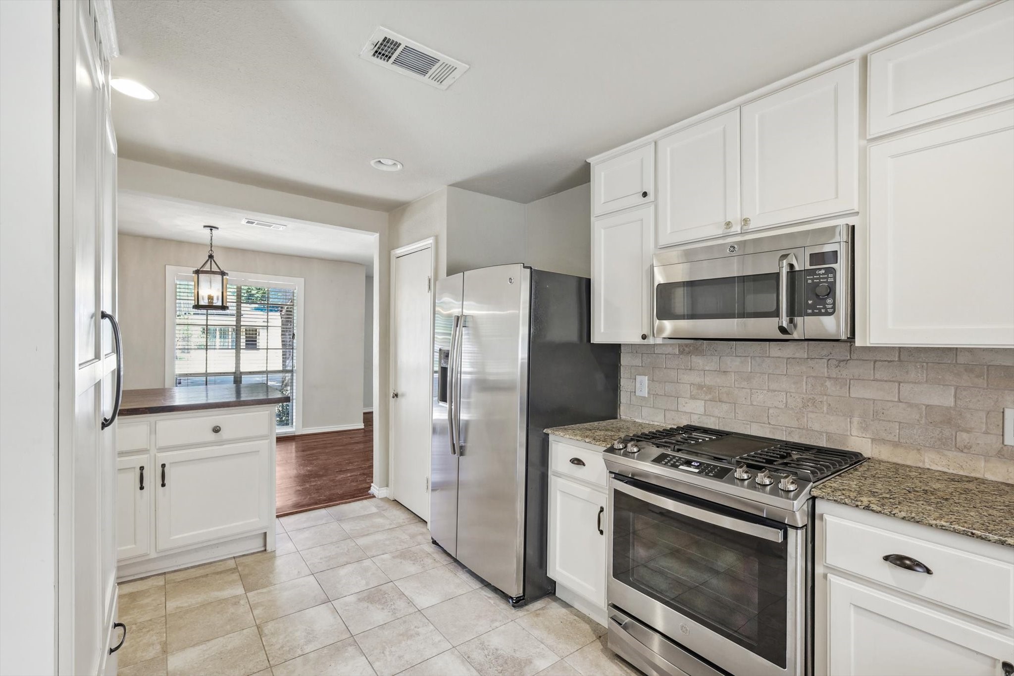 1209 Broadway Street