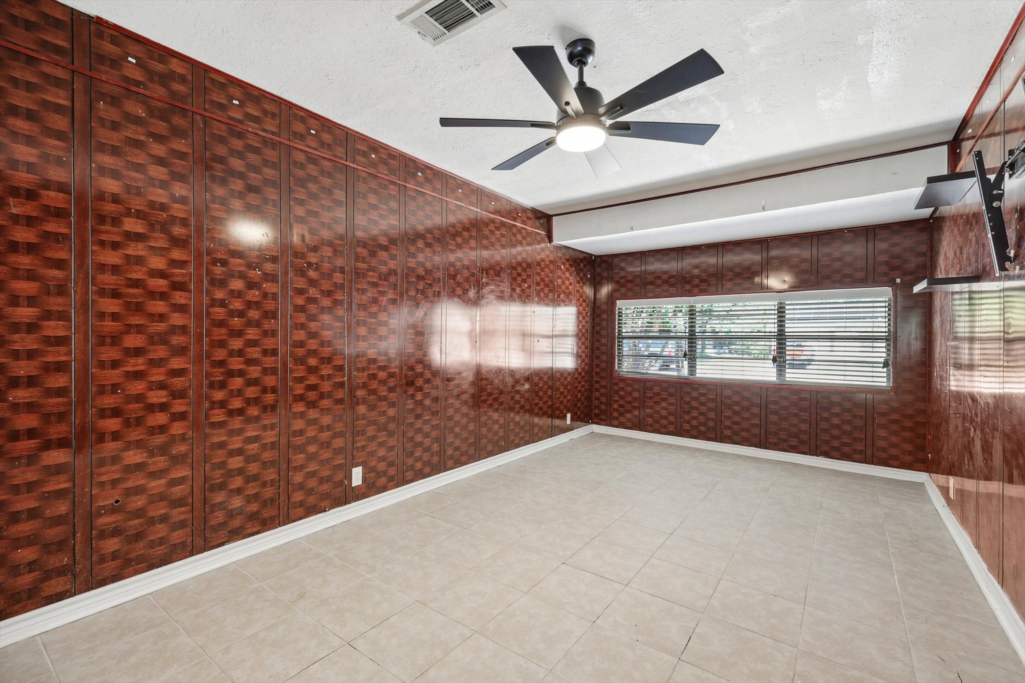 1209 Broadway Street